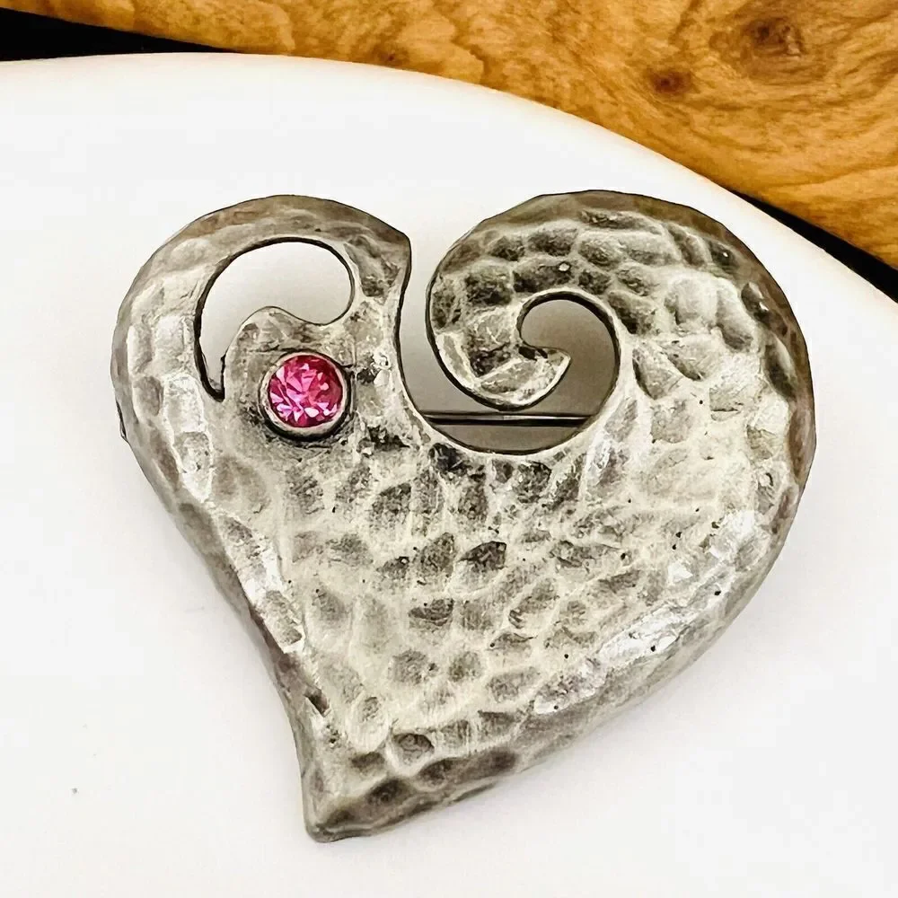 Vintage Art Heart DD Dominick Avellino Hammered Silver Pink Stone Brooch 4098